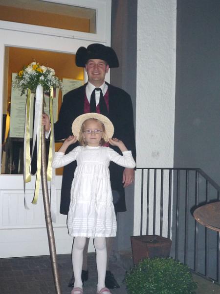 06.JPG - Der Hochzeitslader mit Blumenkind