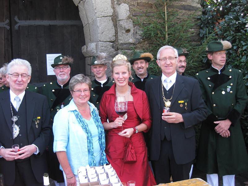 20100905-6399.JPG - Das Team des Oberleutnantglieds amAdenbachtor mit Burgundia Stefanie.